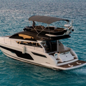 (50 ft) Fairline Flybridge Squadron -15 a 18 pax