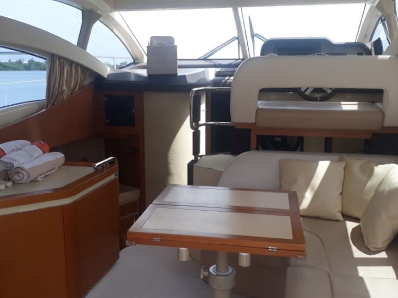 (40 ft) Azimut Flybridge - 12 pax - 08