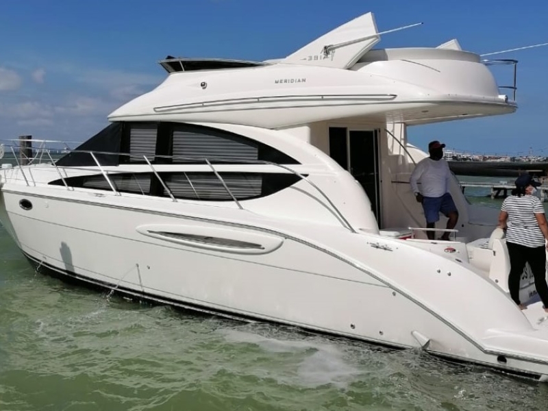 (42 ft) Meridian Flybridge - 12 Pax - 03