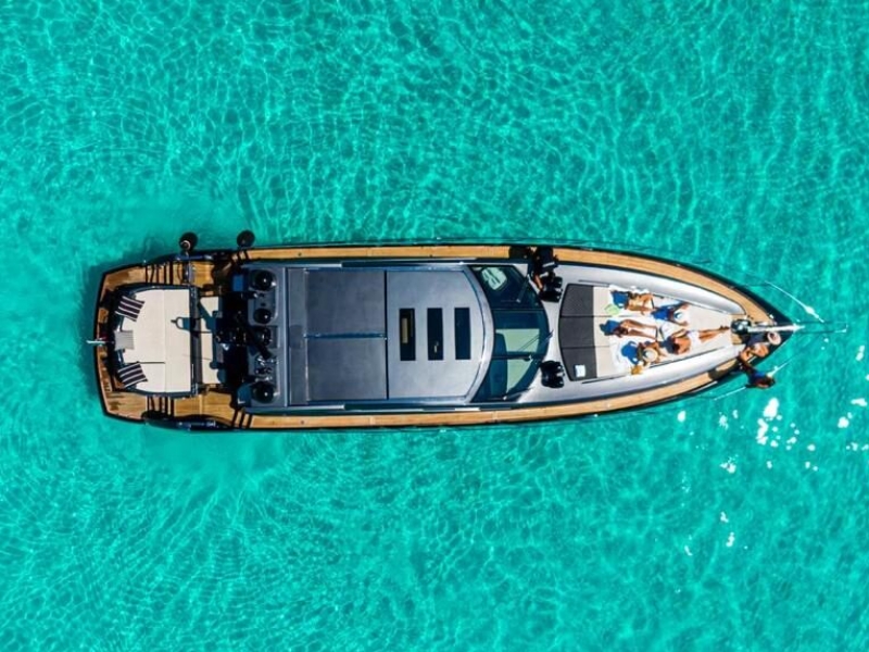 (64 ft) Sunseeker Predator - 12 pax - 02