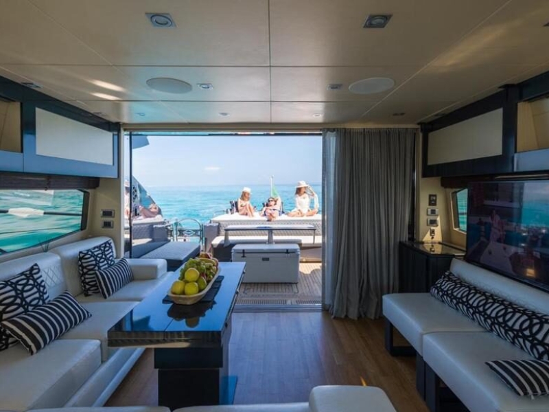 (64 ft) Sunseeker Predator - 12 pax - 07