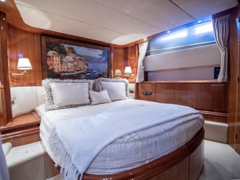 (85 ft) Azimut -25 pax (4)