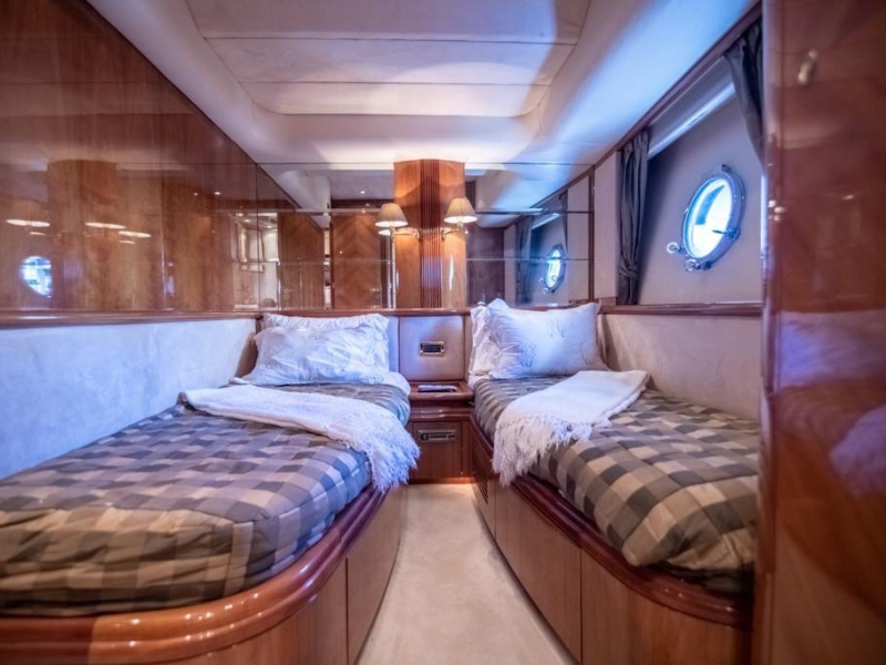 (85 ft) Azimut -25 pax (5)